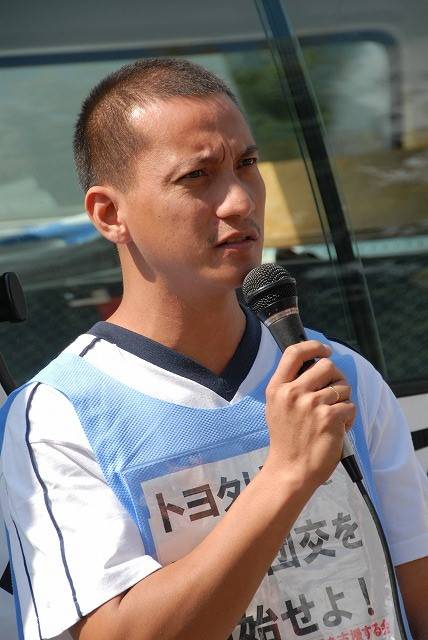 本社への申し入れ結果を報告するウエニー副委員長